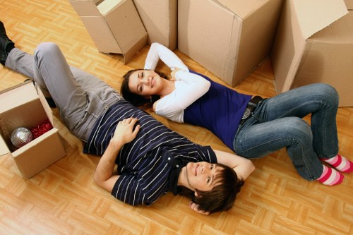 Moving team packing boxes and furniture efficiently in Wandsworth